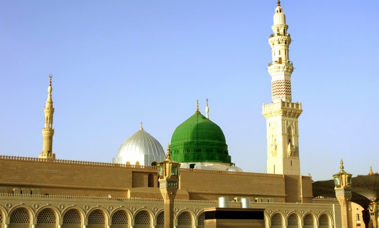 Mujh Mein Unki Sana Ka Saleeqa Kahan Naat Lyrics in Urdu Text مجھ میں انکی ثنا کا سلیقہ کہاں، وہ شہِ دو جہاں وہ کہاں میں کہاں