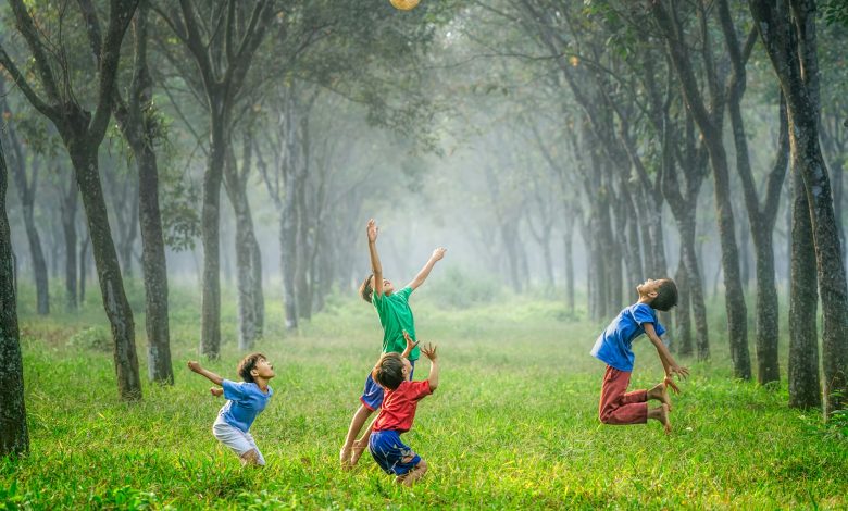 Chalo Phir Dhoondh Laayen Hum Usi Masoom Bachpan Ko