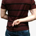 “لوگ جھوٹ کیوں بولتے ہیں؟ — ایک نفسیاتی تجزیہ”