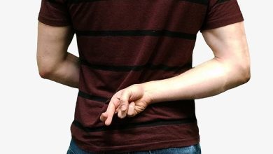 “لوگ جھوٹ کیوں بولتے ہیں؟ — ایک نفسیاتی تجزیہ”