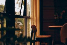 Toote Hue Khwabon Ne Hum Ko Ye Sikhaya Hai [Lyrics]