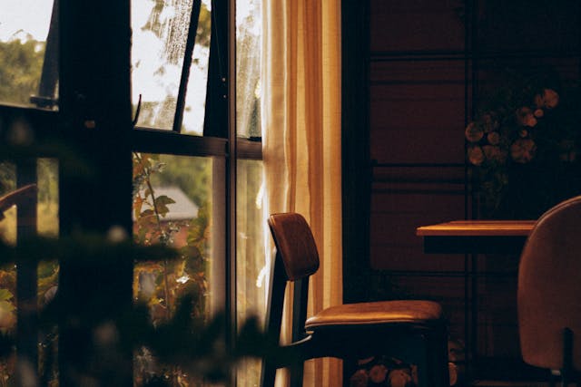 Toote Hue Khwabon Ne Hum Ko Ye Sikhaya Hai [Lyrics]