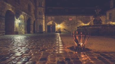 Yahan Har Shakhs Har Pal Haadisa Hone Se Darta Hai - Lyrics