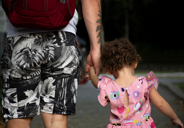 Yeh Betiyan Kaisi Hoti Hain? - Poetry For Daughters in Urdu