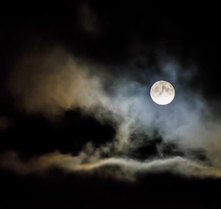 Falsafay Ishq Mein Paish Aaye Sawalon Ki Tarah