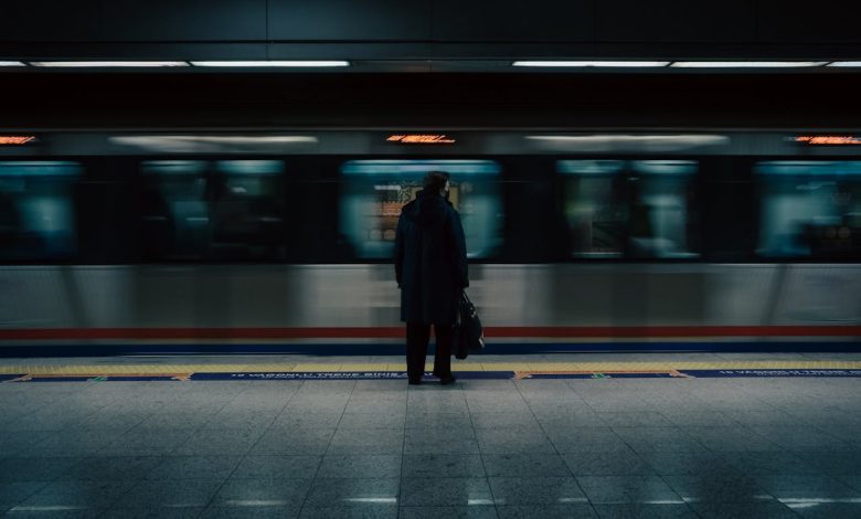 Ajnabi Sheher Mein Ulfat Ki Nazar Ko Tarse